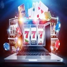 Pengguna dewasa membaca syarat promo